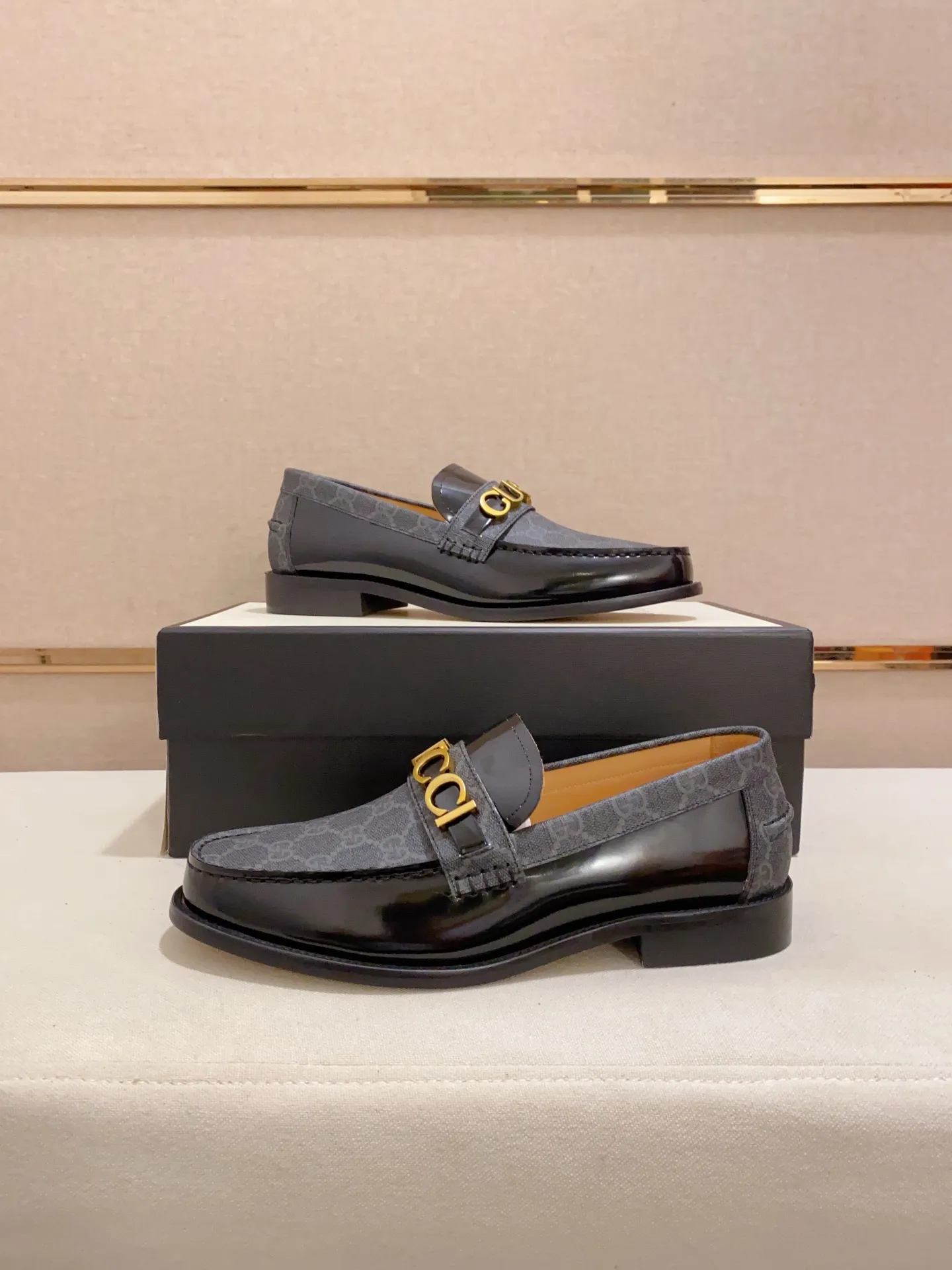 Men's shoes 💰: 580💰 (GUCCI) new series ss hot new products 💢 💠 Casual leather shoes 👞, first layer of cowhide, upper hardware buckle and logo on the side of the shoe, insole and sole with brand logo 💠 💎 Upper: 100% cowhide 💎 Lining: cowhide/100% 💎Feet: cowhide/100% 💎Sole: rubber/100% 💎SIZE: 38 39 40 41 42 43 44 Can be customized 45